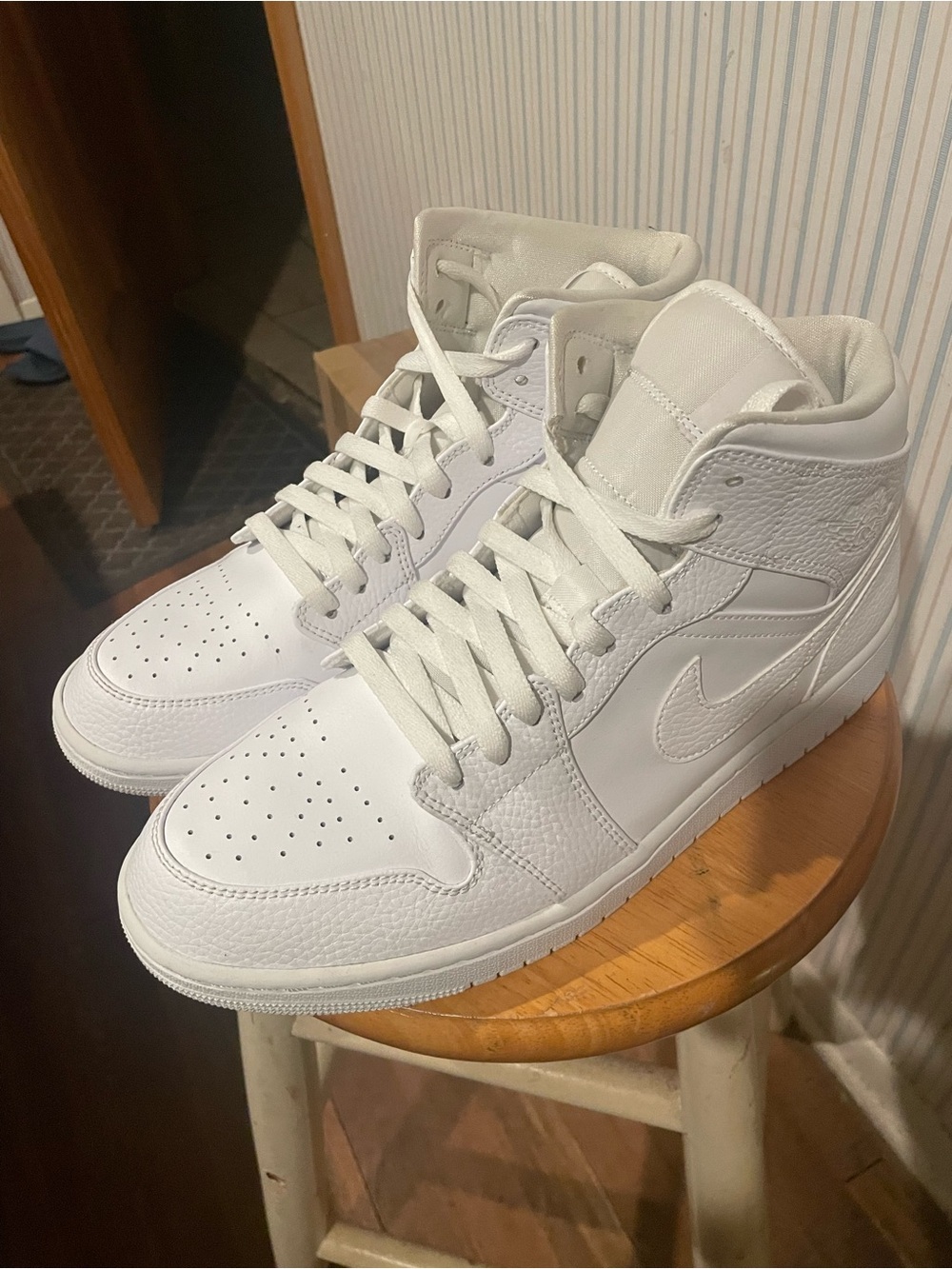 Men’s Nike Air Jordan 1 Mid Triple White Size 11